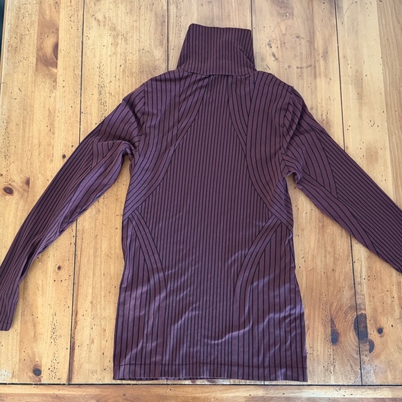 Athleta Flurry Endeavor Turtleneck shirt size S - Picture 5 of 13